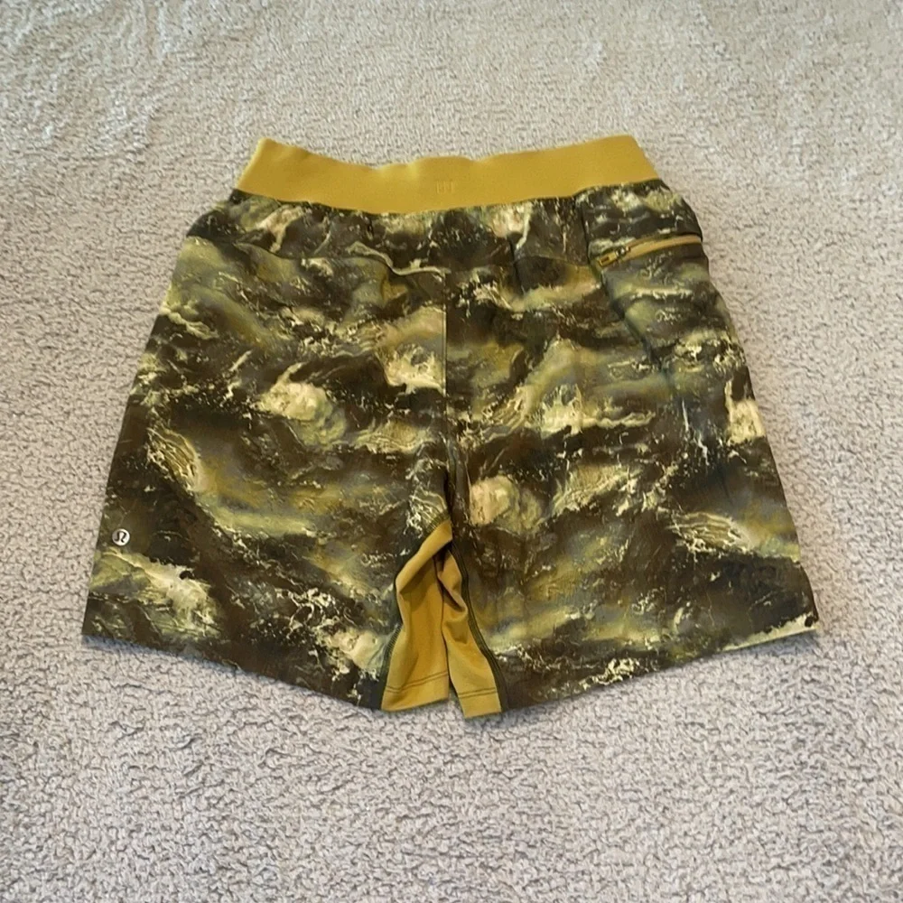 Lululemon T.H.E. Linerless Short - color High Dive Auric Gold Multi size M